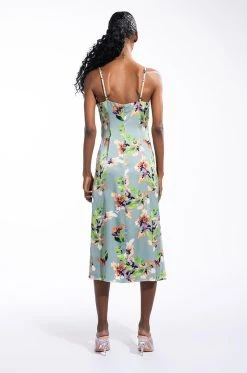 FLORAL PICTURE OF CLASS SATIN SLIP DRESS -AKIRA Shop floral picture of class satin slip dress light green 4 4