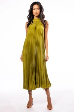 GO TO TOWN PLEATED MAXI DRESS -AKIRA Shop go to town pleated maxi dress green 3 3