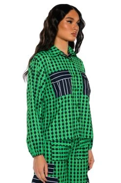 HATTIE CONTRAST BUTTON DOWN BLOUSE -AKIRA Shop hattie contrast button down blouse multi 2 2