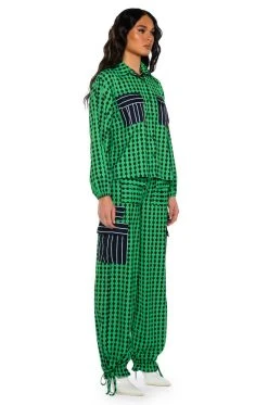 HATTIE CONTRAST BUTTON DOWN BLOUSE -AKIRA Shop hattie contrast button down blouse multi 4 4